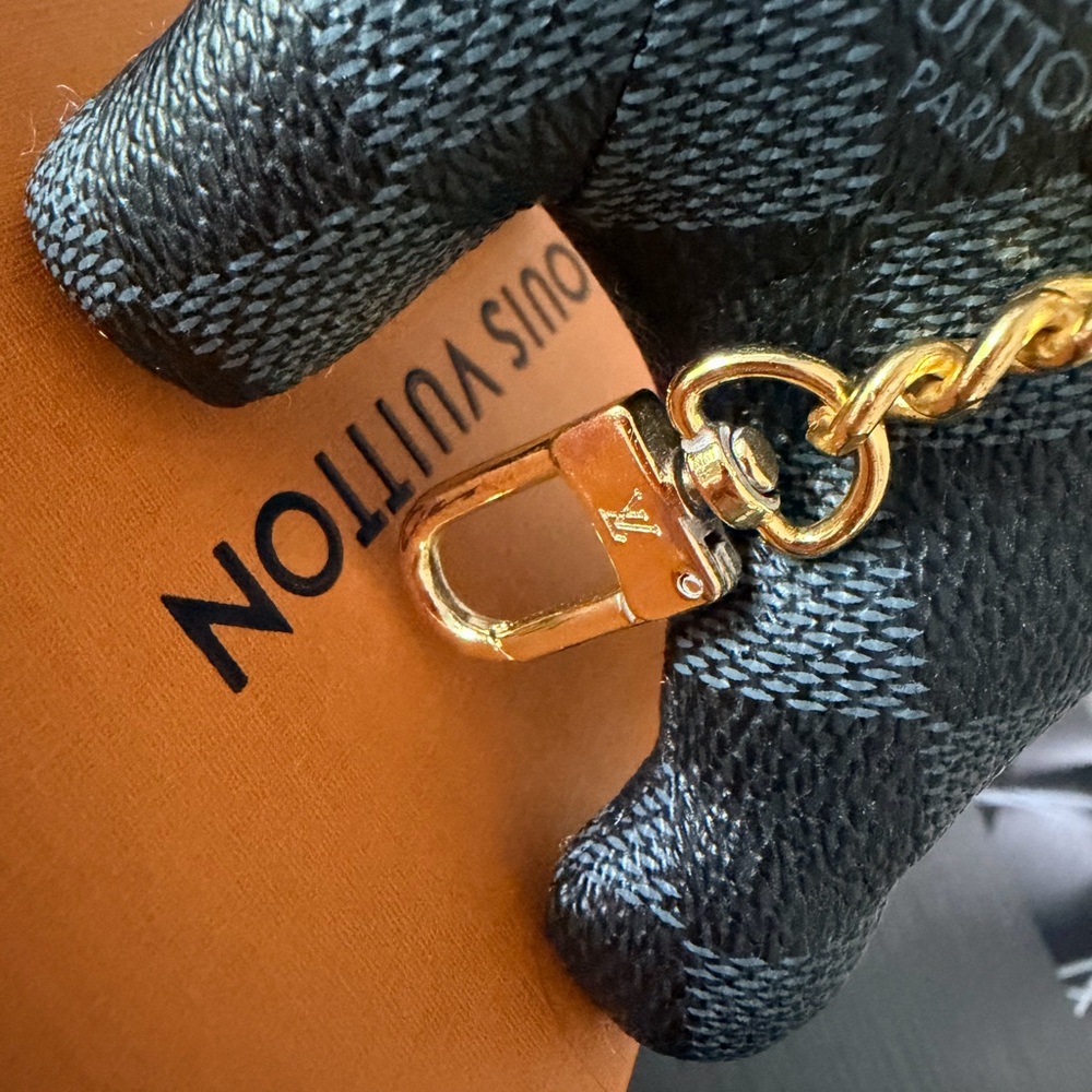 LV Brown damier Dog Charm keychain bag Louis Vuitton - Picture 3 of 10